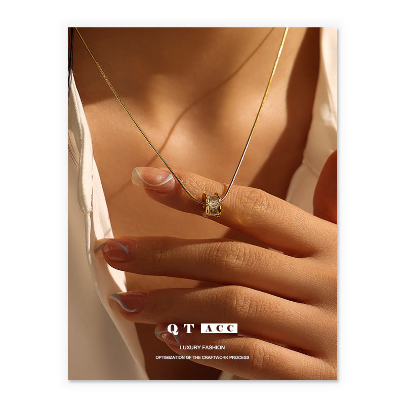 18K Gold Zircon Pendant Necklace